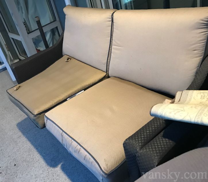 201001200106_garden sofa.JPG